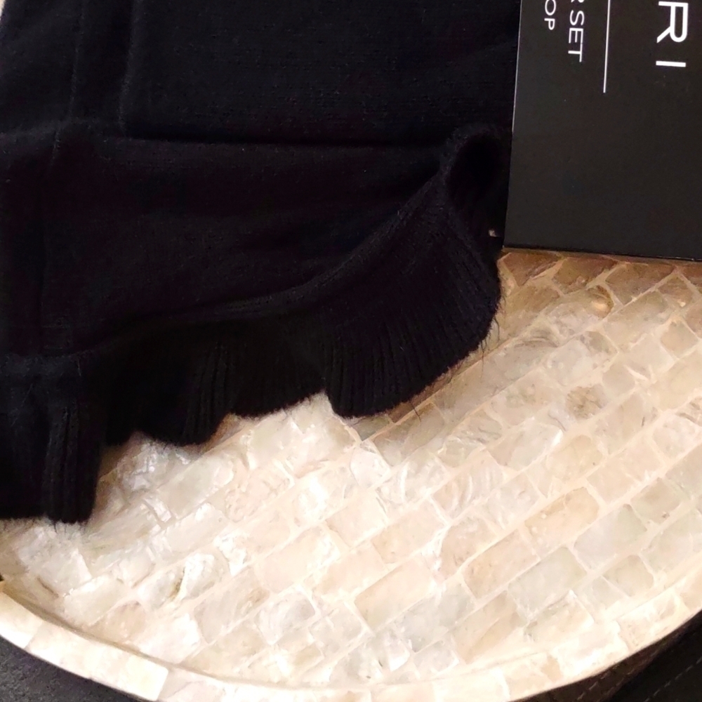tahari Hat & Infinity Loop - Picture 2 of 7